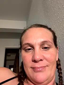 Ariasweetaspie online show from October 14, 2025, 9:32 am