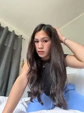 ZoeyJohnson online show from November 24, 2025, 1:27 am