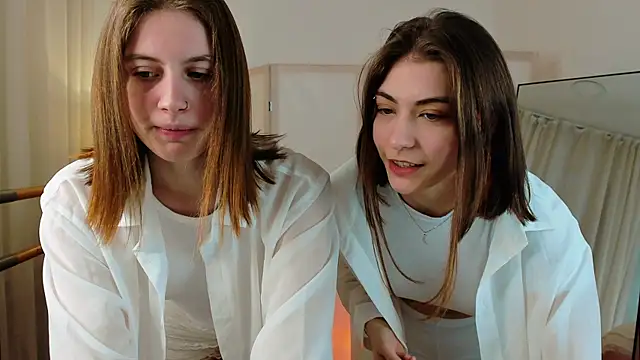 Pink Muse online show from December 3, 2025, 2:16 pm