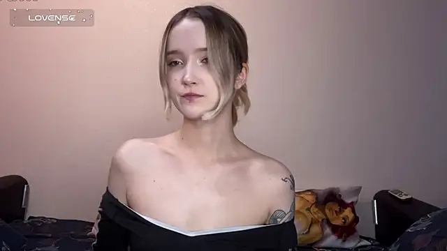 Snapshot of SoftcoreAlly chatting on October 27, 2025, 2:07 pm SoftcoreAlly online show from October 27, 2025, 2:07 pm