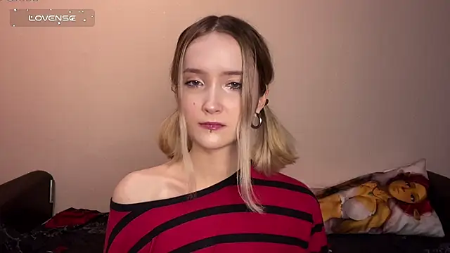 Snapshot of SoftcoreAlly chatting on October 2, 2025, 4:10 pm SoftcoreAlly online show from October 2, 2025, 4:10 pm