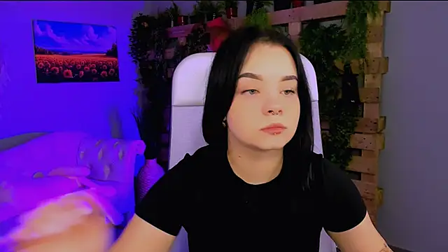 leslierowe  online show from December 5, 2025, 12:26 pm