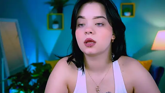 leslierowe  online show from December 3, 2025, 4:39 pm