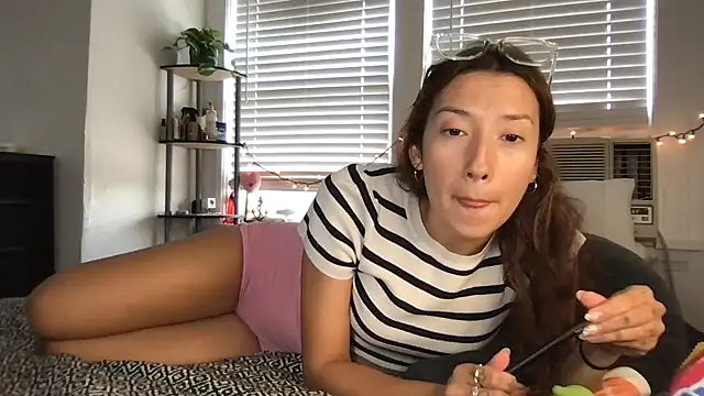 yoursweetestlilly online show from September 21, 2025, 11:32 pm