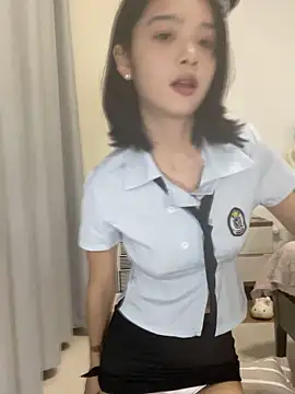 qiqi x online show from September 18, 2025, 1:25 pm