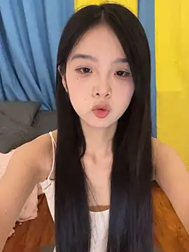 qiqi x online show from November 4, 2025, 4:55 pm