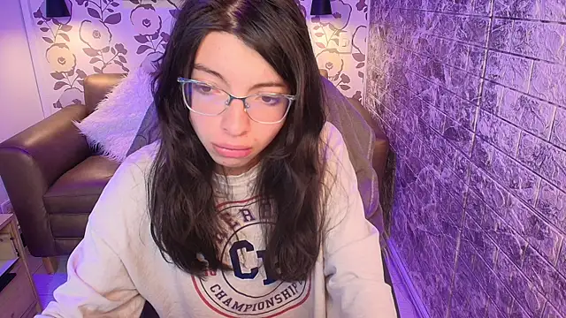 alllyson  online show from October 3, 2025, 7:48 pm