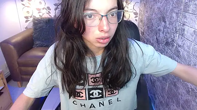 alllyson  online show from September 19, 2025, 7:51 pm