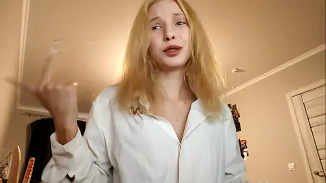 Fafa Fluff online show from September 26, 2025, 3:19 pm