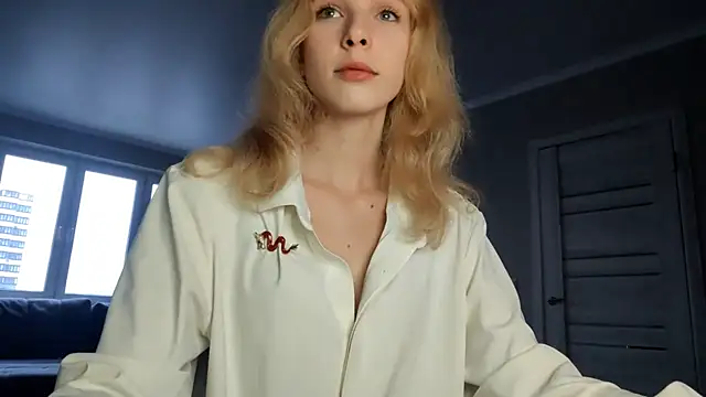 Fafa Fluff online show from September 18, 2025, 3:15 pm