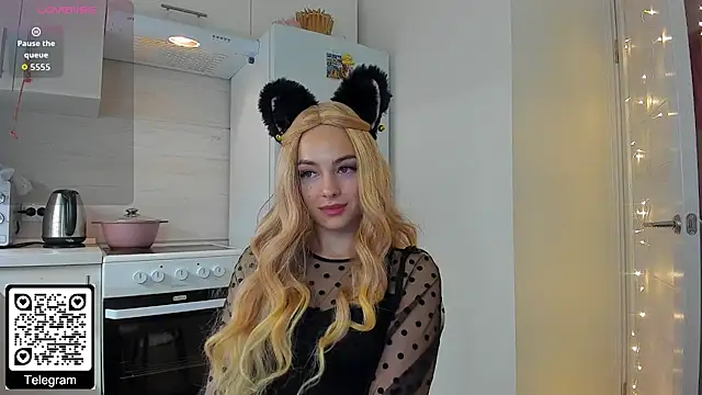 KristenHarrington online show from December 17, 2025, 1:38 pm