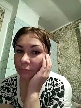 Mia24Blove online show from October 13, 2025, 4:30 pm