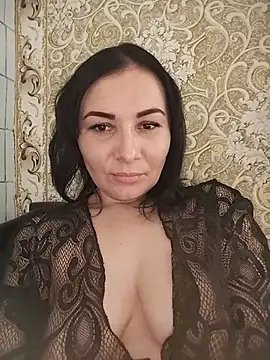 Mia24Blove online show from May 28, 2026, 11:05 am