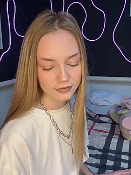 MilaMoone online show from February 5, 2026, 11:06 am