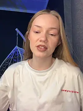 MilaMoone online show from February 1, 2026, 10:46 am