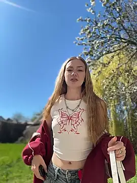 MilaMoone online show from April 6, 2026, 11:00 am