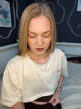 Snapshot of MilaMoone chatting on June 16, 2026, 11:10 am MilaMoone online show from June 16, 2026, 11:10 am