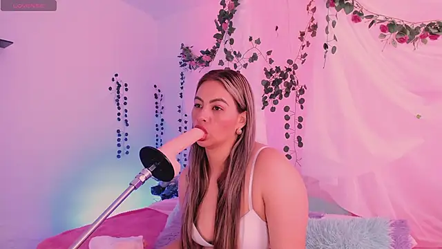 chubbyZoe online show from November 8, 2025, 3:04 pm