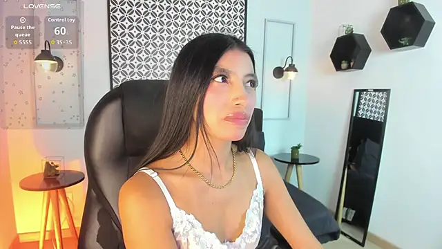 Tiffany Low online show from March 21, 2026, 2:54 pm