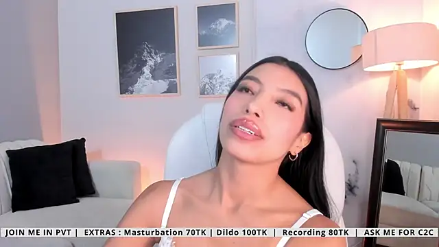 Snapshot of Tiffany_Low chatting on May 6, 2026, 4:22 pm Tiffany Low online show from May 6, 2026, 4:22 pm