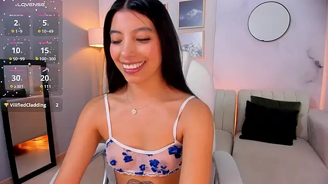 Tiffany Low online show from November 12, 2025, 1:37 pm