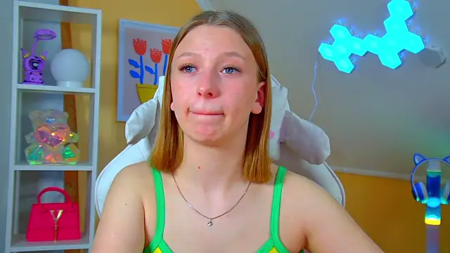 BeatriceBinoche online show from April 21, 2026, 6:36 pm