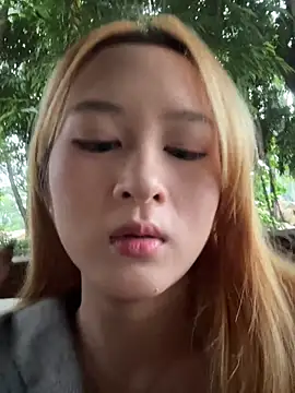 yuki june online show from November 17, 2025, 9:35 am