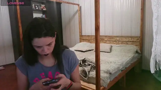 EthelsLover online show from December 17, 2025, 9:47 am