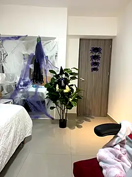 EMILIIA RICHTER   online show from October 19, 2025, 11:13 am