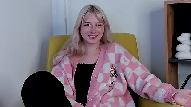 Snapshot of FridaAaberg chatting on September 17, 2025, 8:49 am FridaAaberg online show from September 17, 2025, 8:49 am