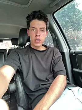 Snapshot of mattebret11 chatting on October 28, 2025, 4:50 pm mattebret11 online show from October 28, 2025, 4:50 pm