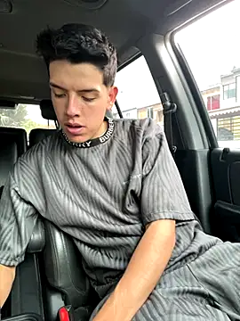 Snapshot of mattebret11 chatting on November 5, 2025, 3:59 pm mattebret11 online show from November 5, 2025, 3:59 pm