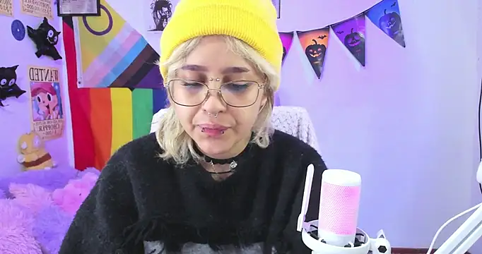 NekoWaifu online show from October 25, 2025, 1:12 pm