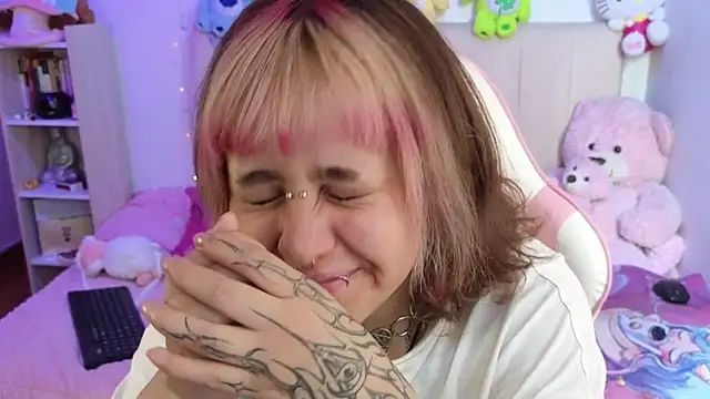 NekoWaifu online show from April 14, 2026, 2:11 pm