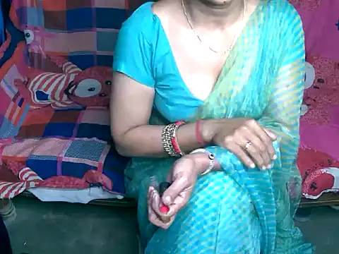 Snapshot of Sangeetha5 chatting on November 18, 2025, 7:39 pm Sangeetha5 online show from November 18, 2025, 7:39 pm