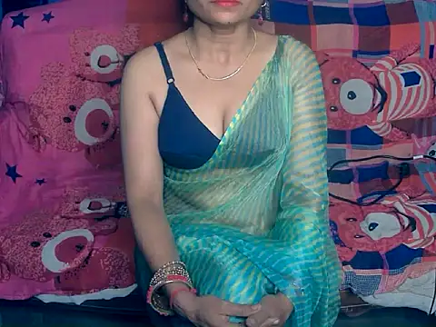 Snapshot of Sangeetha5 chatting on November 8, 2025, 6:33 pm Sangeetha5 online show from November 8, 2025, 6:33 pm