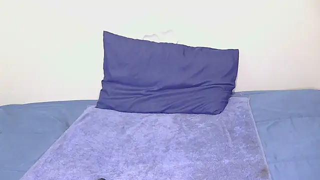 Serafynn online show from December 1, 2025, 2:12 am