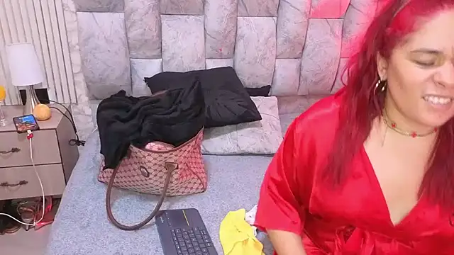 sofiagutierrez   online show from November 11, 2025, 3:12 am