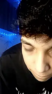 Snapshot of LeySmithVC chatting on November 19, 2025, 5:29 am LeySmithVC online show from November 19, 2025, 5:29 am