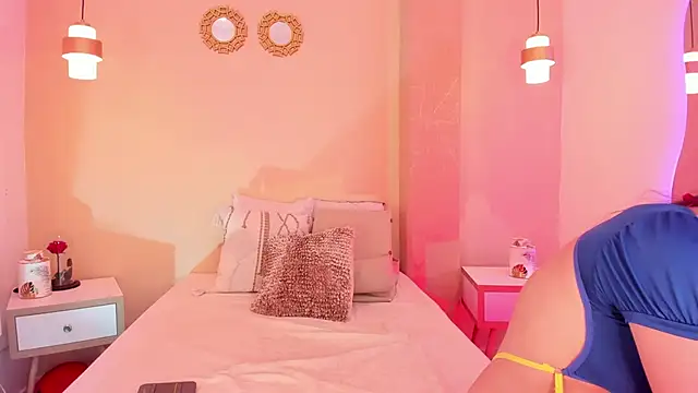 SofiaFontaiine online show from October 31, 2025, 7:05 am