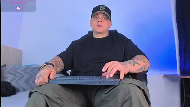 denis munera online show from October 17, 2025, 11:56 am