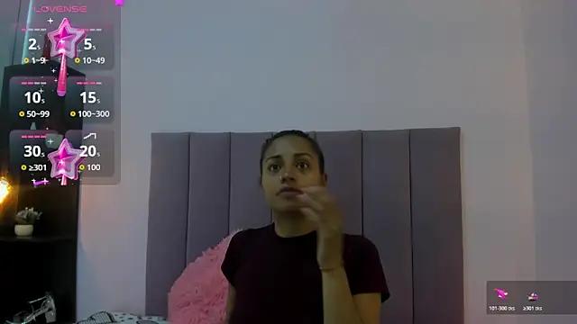 HoollyHendrix online show from October 18, 2025, 8:22 pm