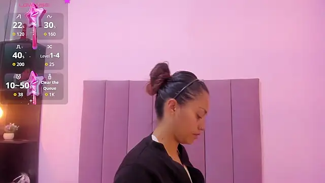 HoollyHendrix online show from October 15, 2025, 8:06 pm