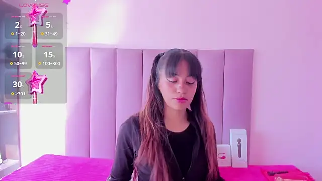 HoollyHendrix online show from September 25, 2025, 7:42 pm