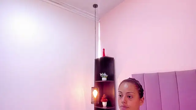 HoollyHendrix online show from November 10, 2025, 8:03 pm