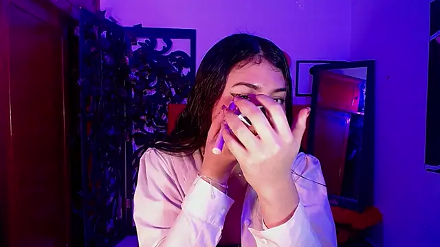 ilayra smith online show from November 25, 2025, 8:20 pm