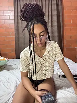 Snapshot of aurora_2007 chatting on October 20, 2025, 12:45 am aurora 2007 online show from October 20, 2025, 12:45 am