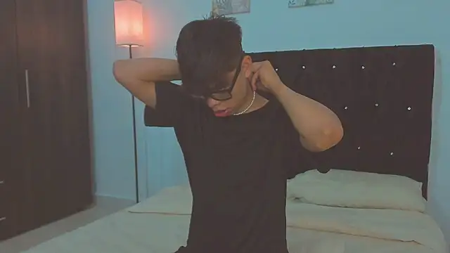 Zacktorres  online show from November 11, 2025, 10:47 pm