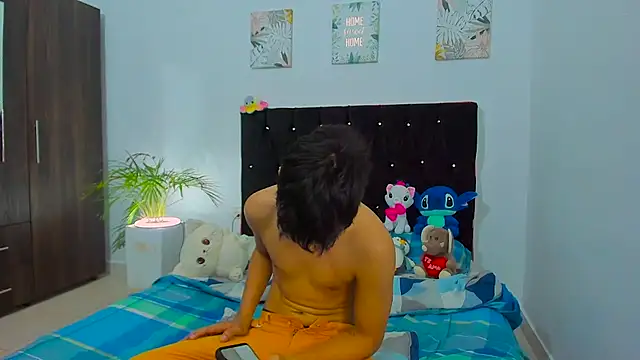 Zacktorres  online show from September 30, 2025, 11:11 pm