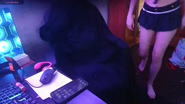 jchouse06 online show from October 4, 2025, 10:17 am